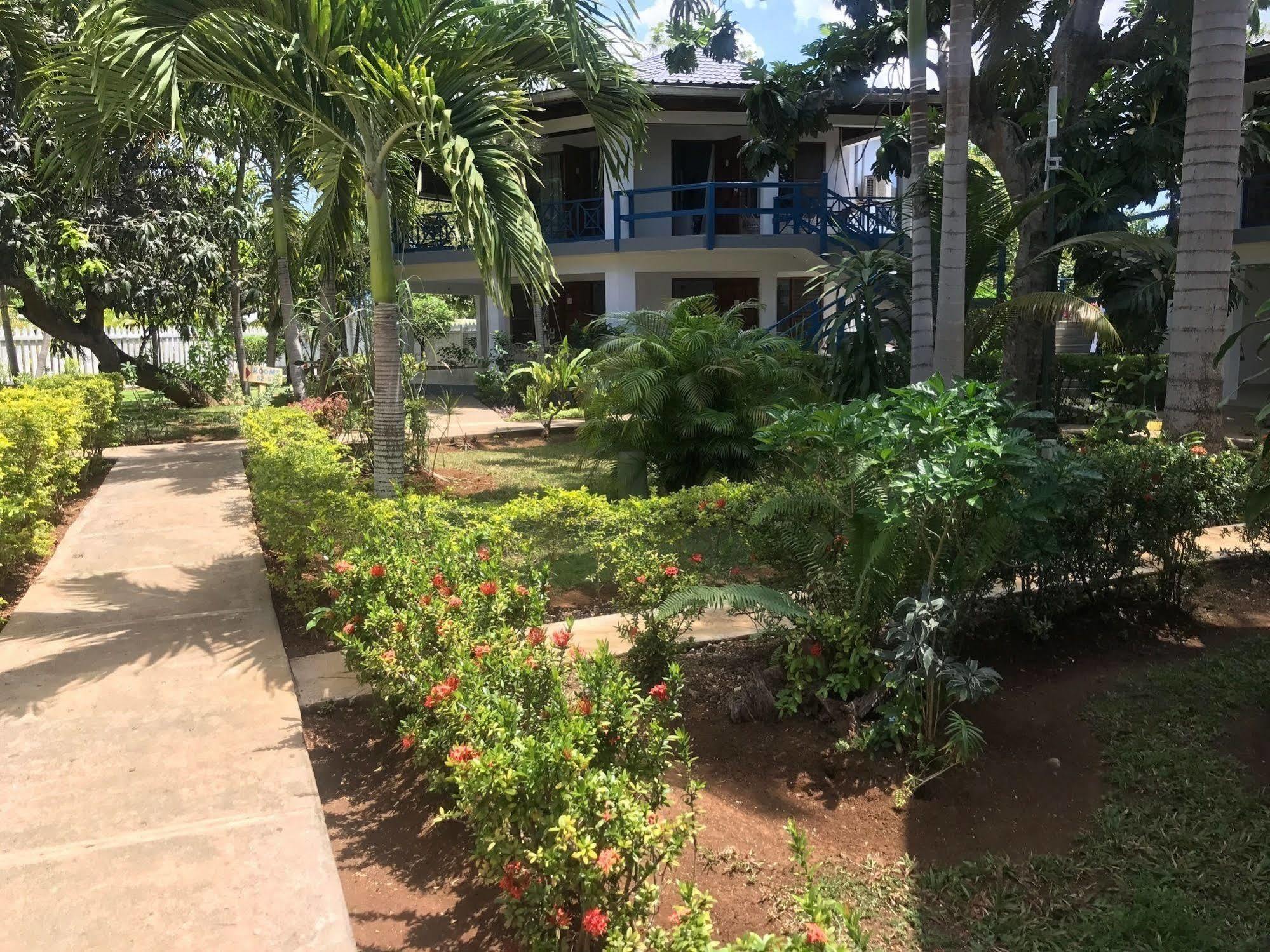 Negril Treehouse Resort Exterior photo